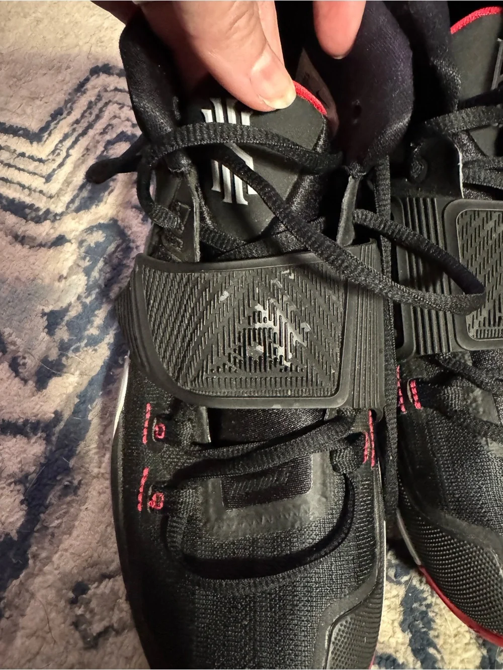 Nike Kyrie 6 Bred Black Red Youth Basketball Shoes Size 6Y/Womens 7.5.BQ5599-002